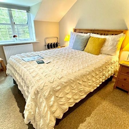 The Crown Inn West Down エクステリア 写真